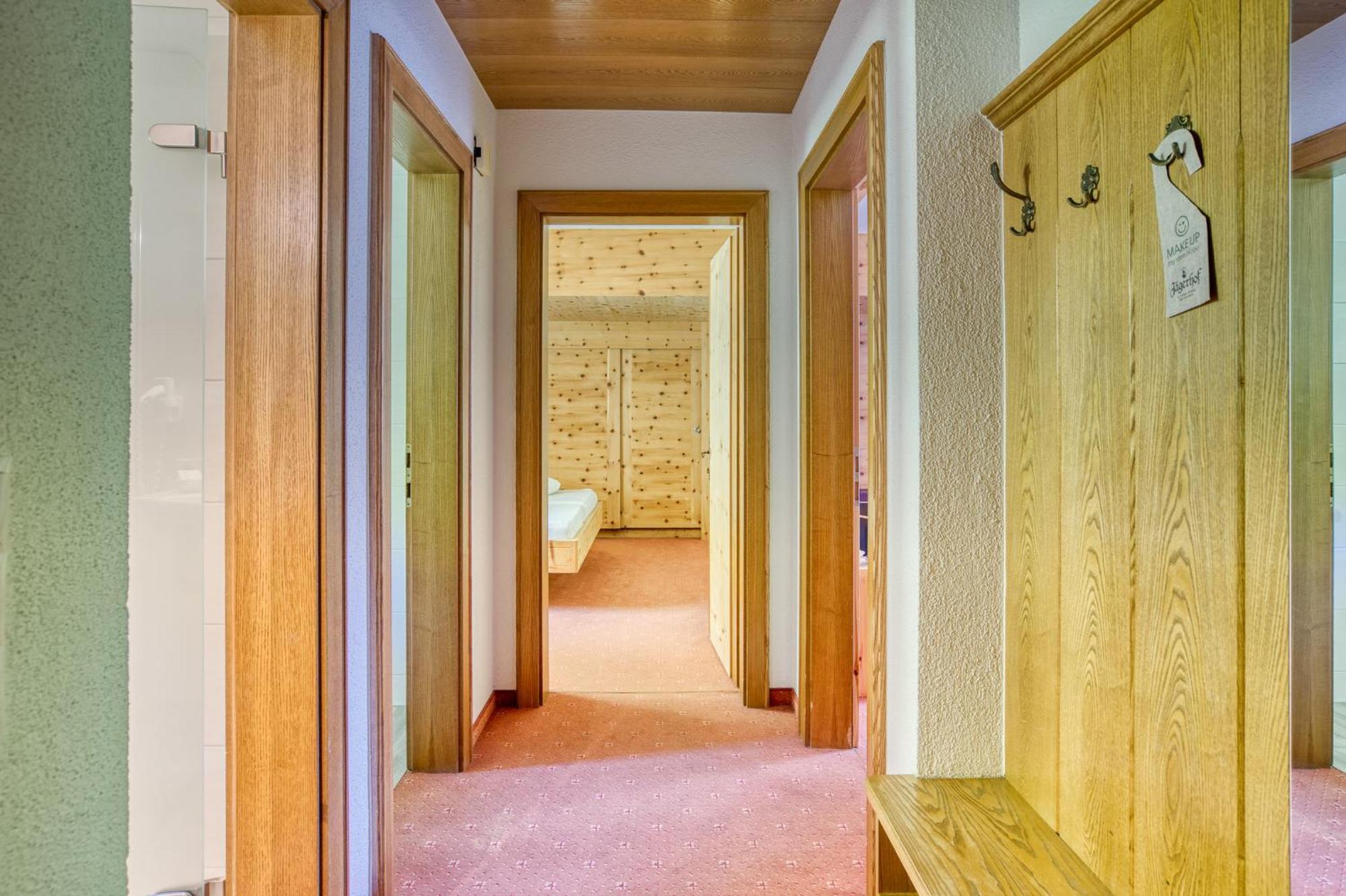 Hotel Jägerhof Oetz Rum bild