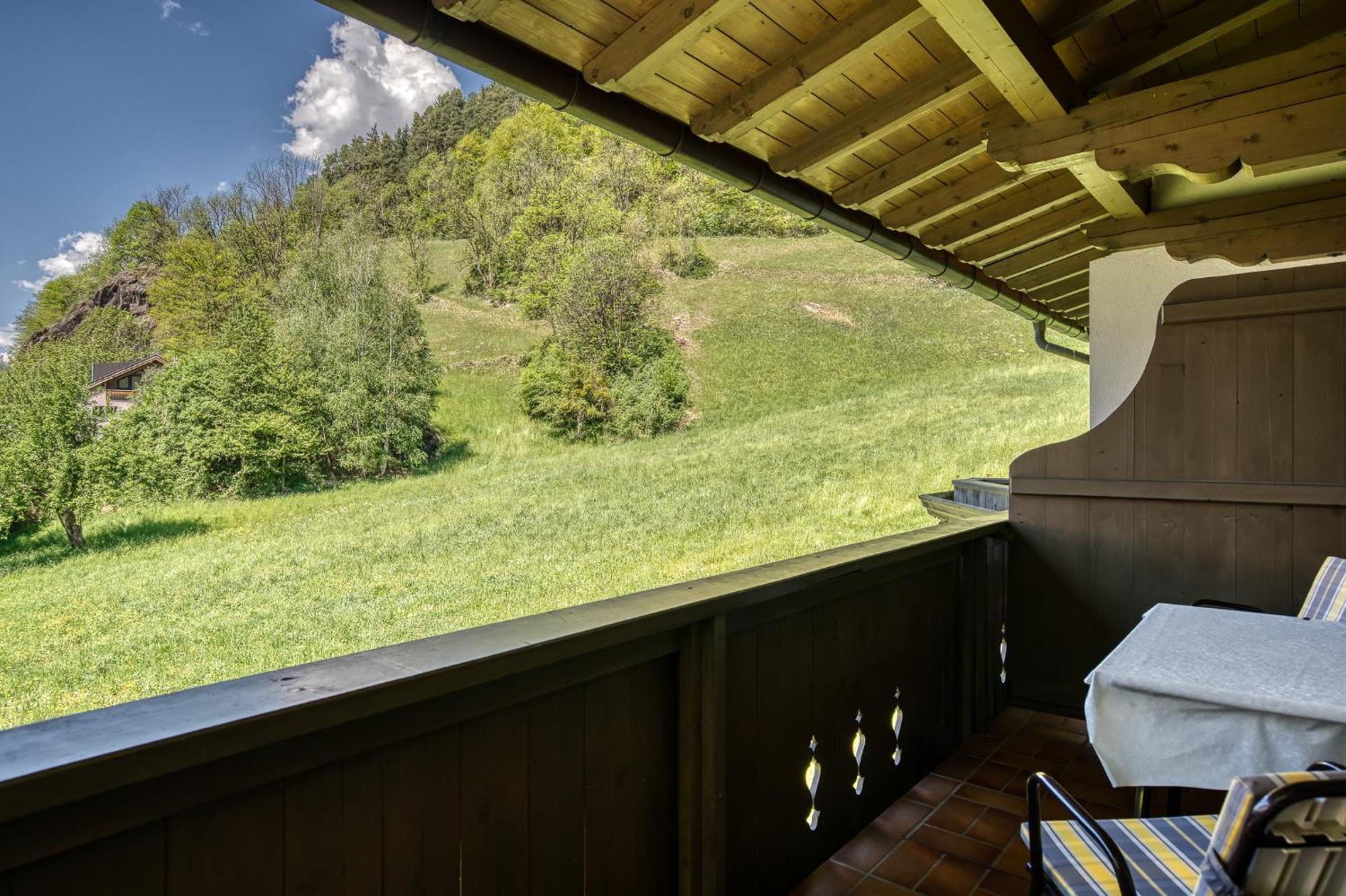 Hotel Jägerhof Oetz Rum bild