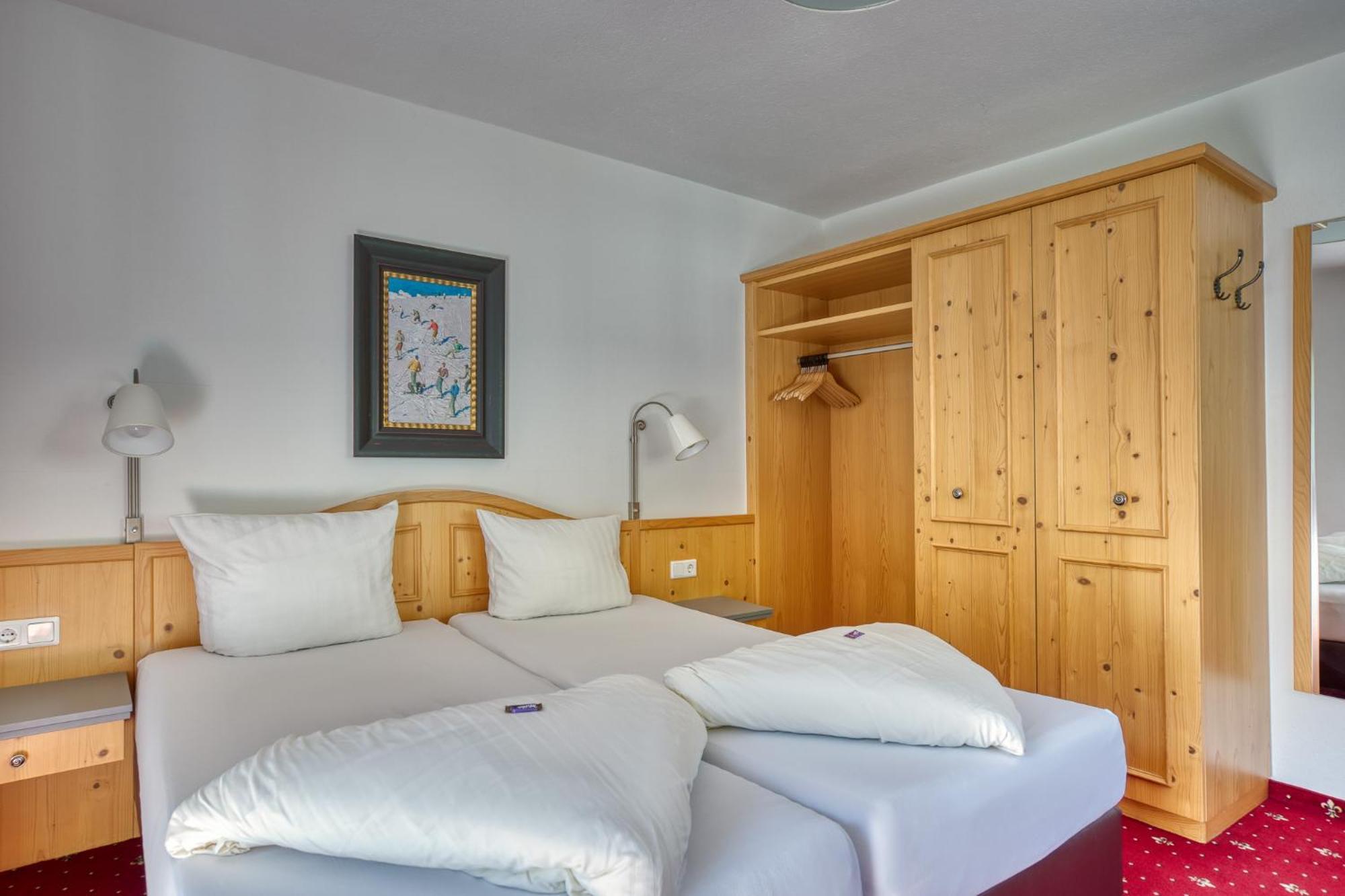 Hotel Jägerhof Oetz Rum bild