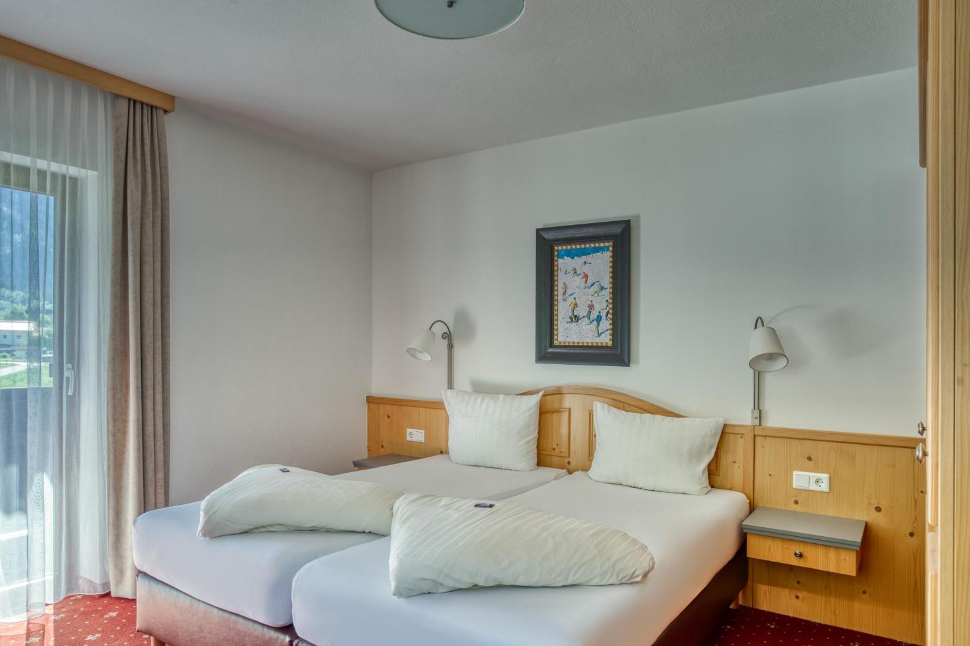 Hotel Jägerhof Oetz Rum bild