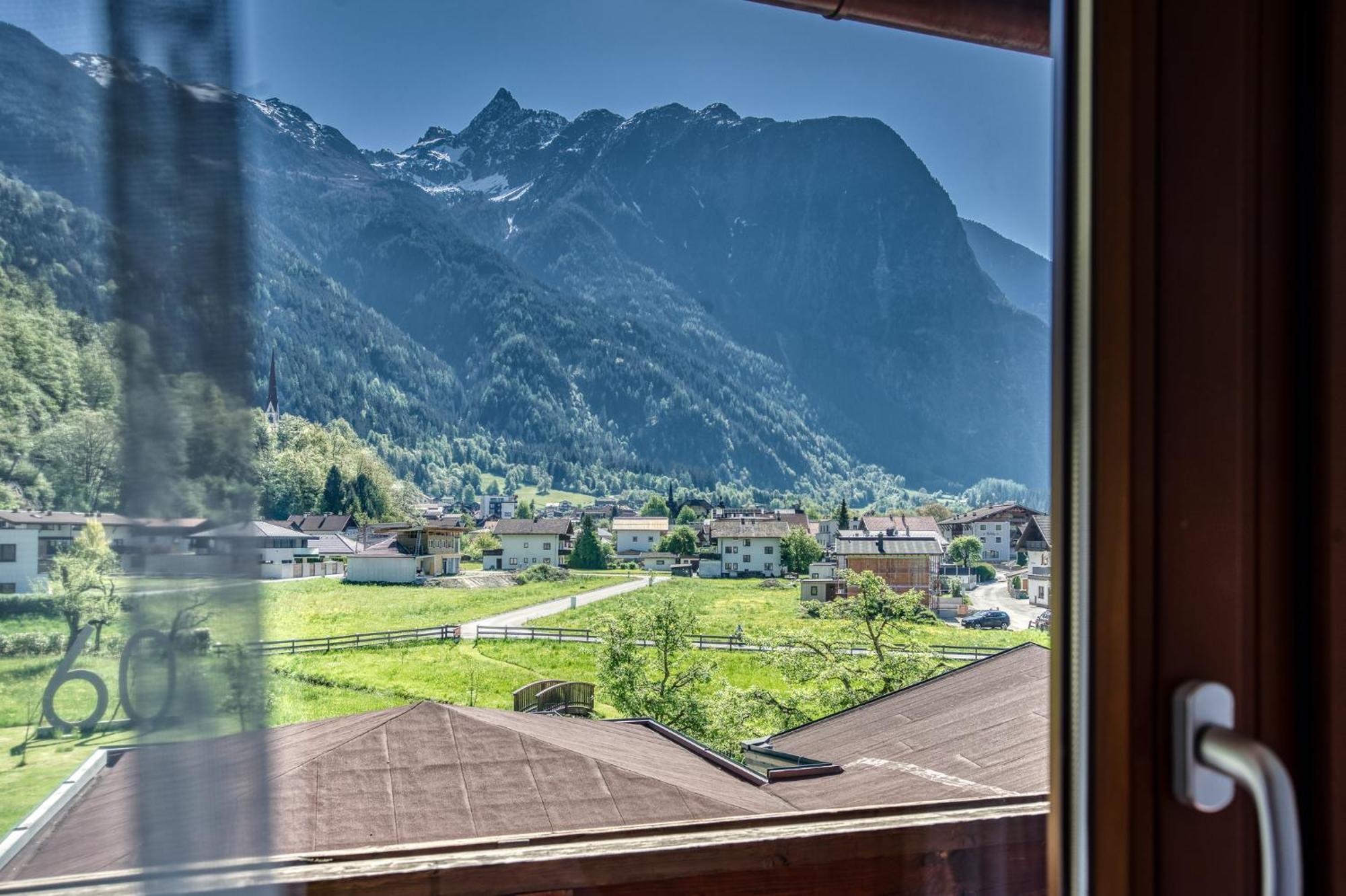 Hotel Jägerhof Oetz Rum bild
